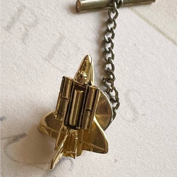 Vintage Downey Space Shuttle gold tone tie pin - small - Picture 1 of 9